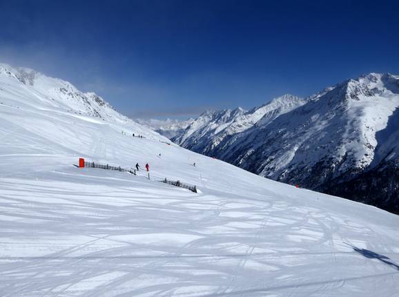 Uitzicht op piste nr. 2 en 3 op de Wilde Mannie